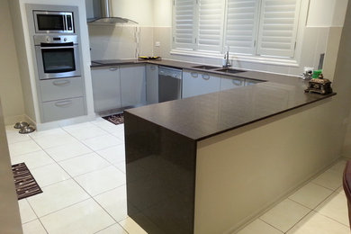 This is an example of a kitchen in Brisbane.