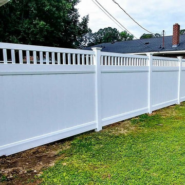 Vinyl privacy fence with picket accent