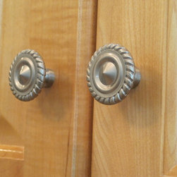 Inman Park Residence - Kitchen - Cabinet And Drawer Knobs