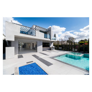 Brentwood Pool Area - Contemporary - Pool - Los Angeles - by Nova ...