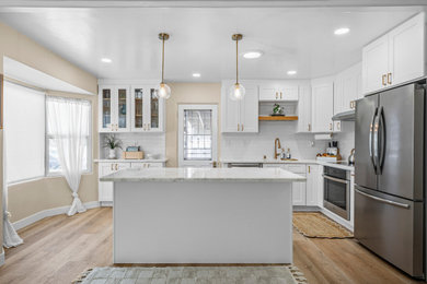 Inspiration for a modern kitchen remodel in San Diego