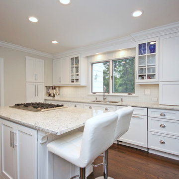 ULTIMO - Brookside Door Style / Maple White / Full Overlay