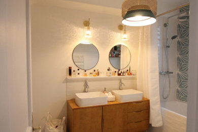 Réalisation d'une salle de bain design.