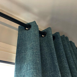 Rideaux &agrave; oeillets dans une maison &agrave; Chassieu - Curtains