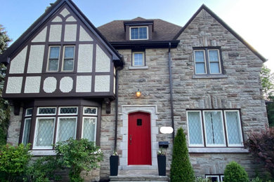 Example of a minimalist home design design in Toronto
