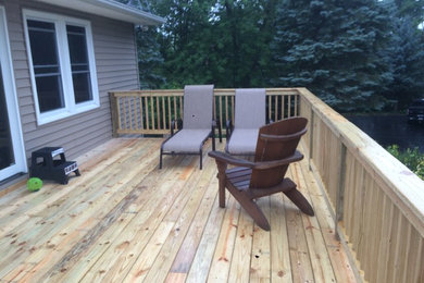 Photo of a mid-sized backyard deck in New York.