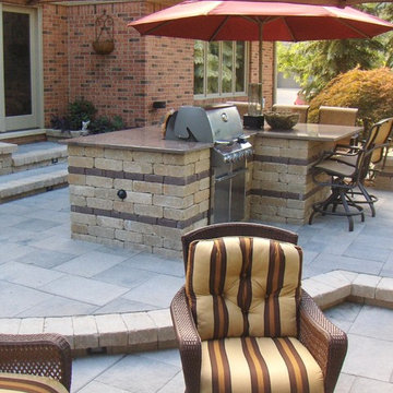 Built-In Grill with Raised Bar