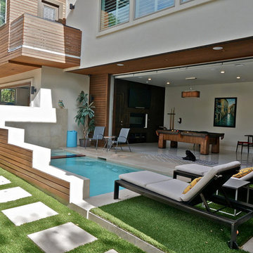 Modern Home with Artifical Turf Courtyard