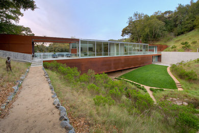Design ideas for an industrial retaining wall landscape in San Francisco.