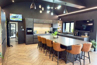 Design ideas for a contemporary kitchen.
