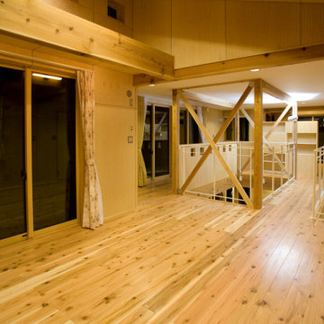 秋田杉の無垢床材を使用した明るく創造的な住まい