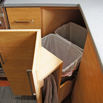 Corner trash pull out
