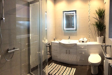 This is an example of a contemporary bathroom in Belfast.