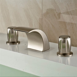 Medell&iacute;n Brushed Nickel Finish Deck Mounted Bathtub Faucet - Bathtub Faucets