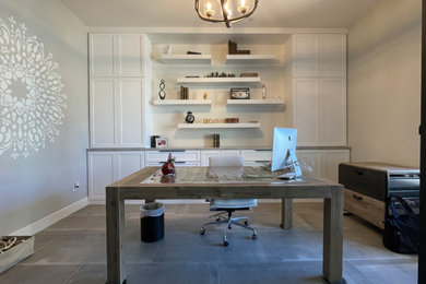 Example of a home office design in Las Vegas