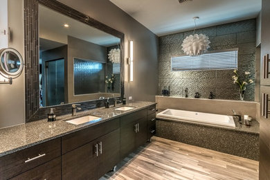 フェニックスにある高級な広いコンテンポラリースタイルのおしゃれな浴室の写真
