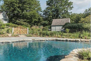 Home design - cottage home design idea in Bridgeport