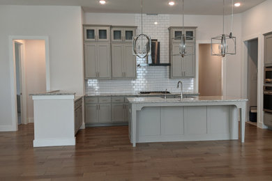 Kitchen - transitional kitchen idea in Austin