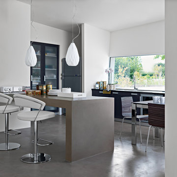 New York Adjustable Leather Stools - Chromed Frame + Optic White Seats