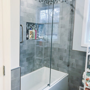 Frameless Tub Enclosure