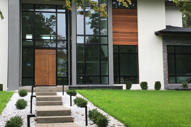 Photo of a modern front yard landscaping in Philadelphia.