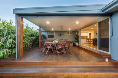 Contemporary deck in Wollongong.