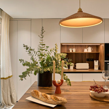 Cocina luminosa y baños atemporales
