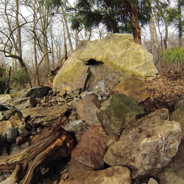 Multiple Bubbling Urn Fountain Feature with Pondless Waterfall