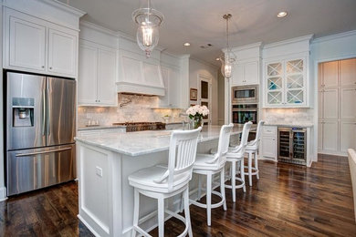 Inspiration for a transitional kitchen in Little Rock.