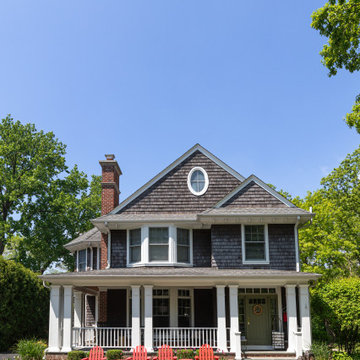 Classic Curb Appeal in Lake Bluff