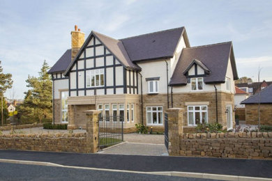Example of a classic home design design in Devon