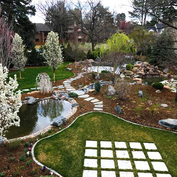 Hilltop Retreat - Backyard