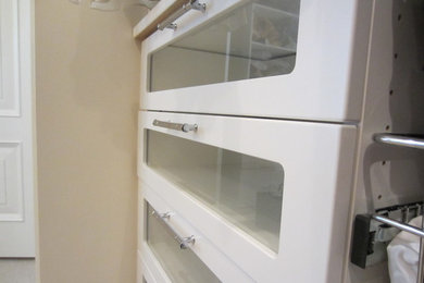 Example of a transitional closet design in Chicago