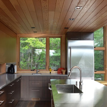 Four Season Cottage near Haliburton