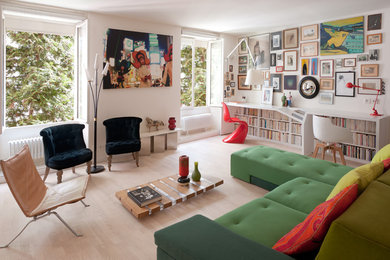 Small modern family room in Paris with white walls and light hardwood floors.