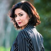 May Afshar's photo