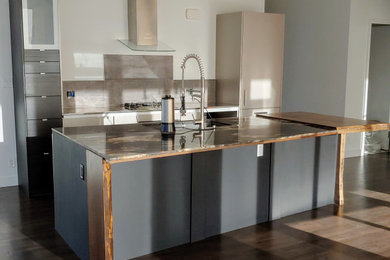 Inspiration for a modern kitchen remodel in Vancouver
