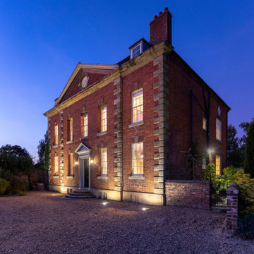 Grade 2* Queen Anne Manor with Sky-Frame Contemporary Extension