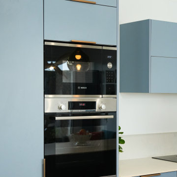 La cuisine bleue avec îlot central de Lisa