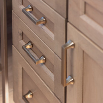 Designing a Lakefront Cottage Kitchen and Bar Built for Making Memories