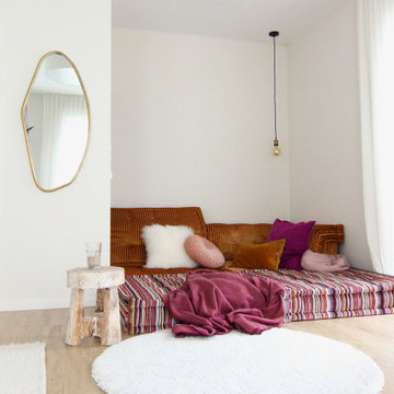Schlafzimmer mit Fernsehbereich - Neugestaltung im Einfamilienhaus