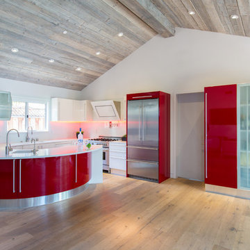 Bold Colors & Light Define Los Altos Home