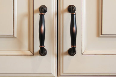 Example of a kitchen design in Chicago