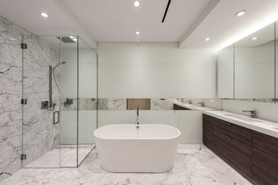 Bathroom - contemporary bathroom idea in New York