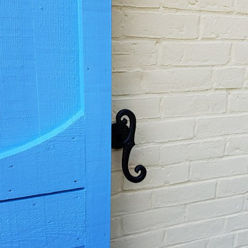 Falmouth, Cottage Font Entryway