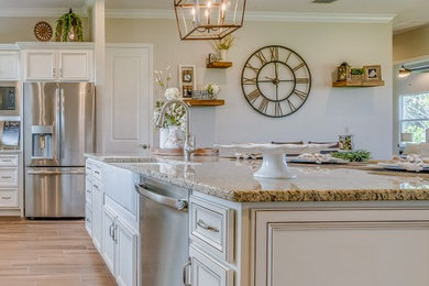 Kitchen photo in Orlando