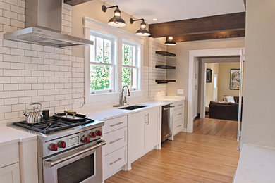 Elegant kitchen photo in Nashville
