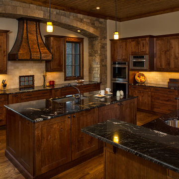 The Definitive Peninsula Lake Lot Home – in The Vineyards