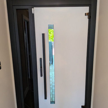 New interior doors - Dekton 0163 Artesia Nero with one sidelight