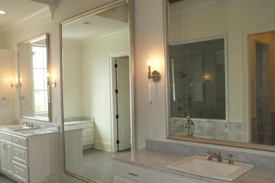 ニューオリンズにあるトランジショナルスタイルのおしゃれな浴室の写真
